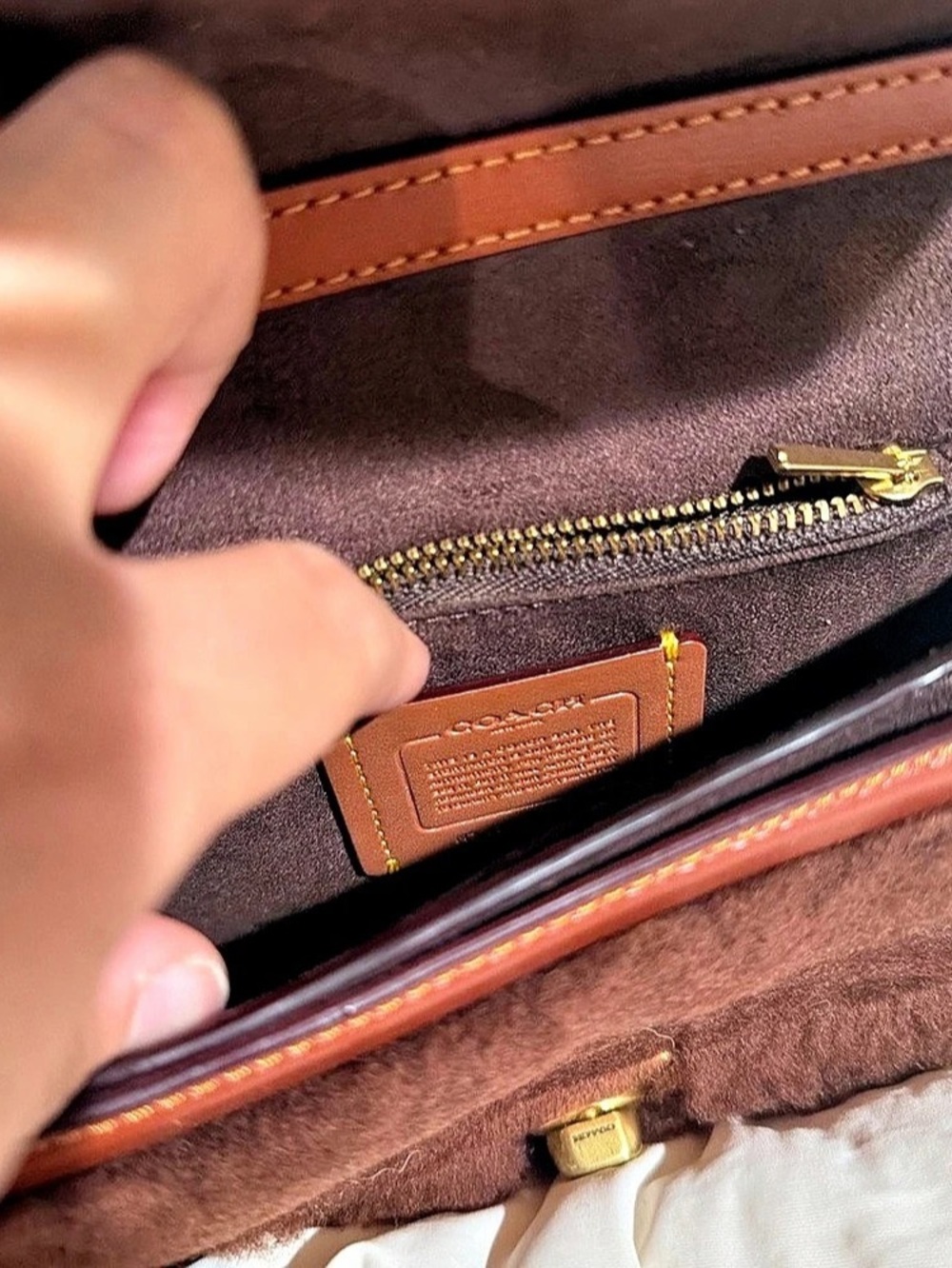 Coach Hutton Crossbody Bag in Shearling and Leather Shearling Brown & - Picture 4 of 4